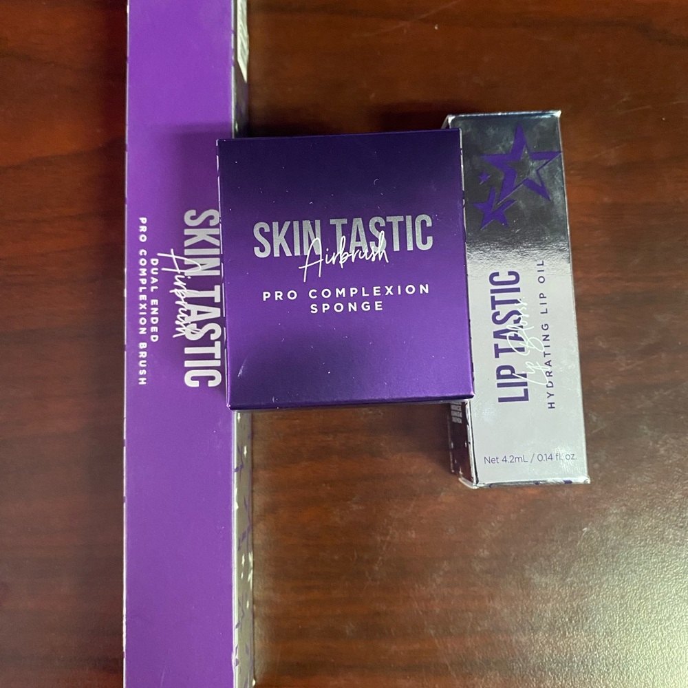 Pro Complexion Sponge and Lip Tastic Set - Purple